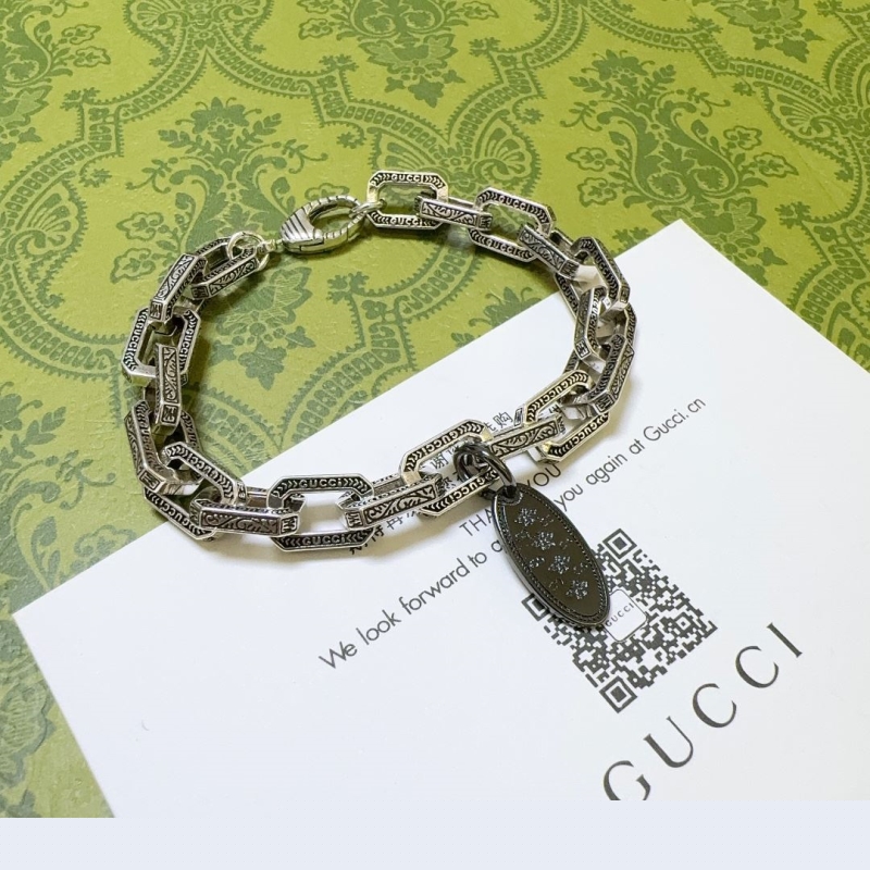 G*u*i bracelets
